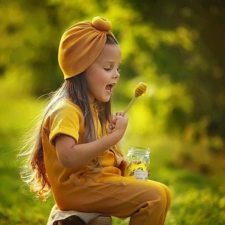 في كل صباح افتح نوافذ قلبك ليسكنك الأمل .... ولتعتلي وجهك ابتسامة طول يومك ....🤝🧡#صباح السعادة لقلوبكم جميعاً 🍯