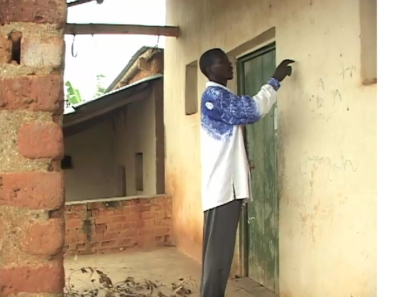 HoozaPodcast's tweet photo. #HoozaPodcast Bisesero le ghetto de Varsovie rwandais. Episode #57 #RwOT
https://t.co/XkdM1u52wP
Les Tutsi qui ont perdu espoir entendent à la radio
qu’une opération humanitaire est sur le point de se
déployer au #Rwanda #Turquoise
📸 La décapitation du commerçant Assiel Kabanda https://t.co/XAMMaTb974