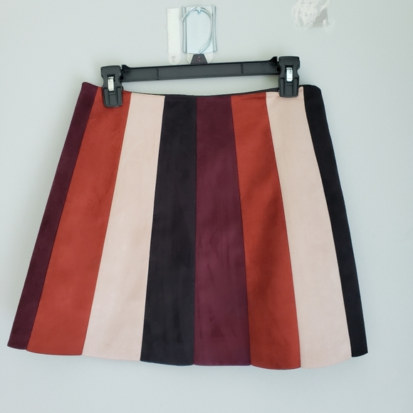 JenniferStadle5's tweet photo. So good I had to share! Check out all the items I'm loving on @Poshmarkapp from @cnowotny09 #poshmark #fashion #style #shopmycloset #raedunn #forever21: https://t.co/RG57eX7dbh https://t.co/ajuMMyQDuU