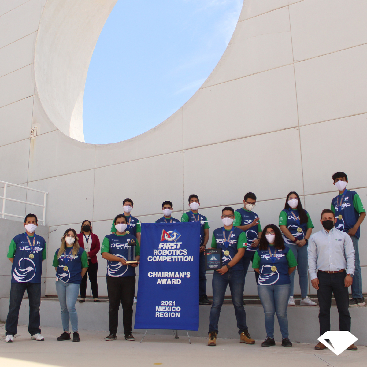 playerstorreon's tweet photo. #CoolJobs | @Derof4735, los futuros líderes laguneros en ciencia y tecnología.

El equipo de Robótica del #Tecmilenio que consiguió el premio más prestigioso de FIRST® Robotics Competition

¡No te pierdas la entrevista completa! 👇 👇 https://t.co/FWl3nxHPAM