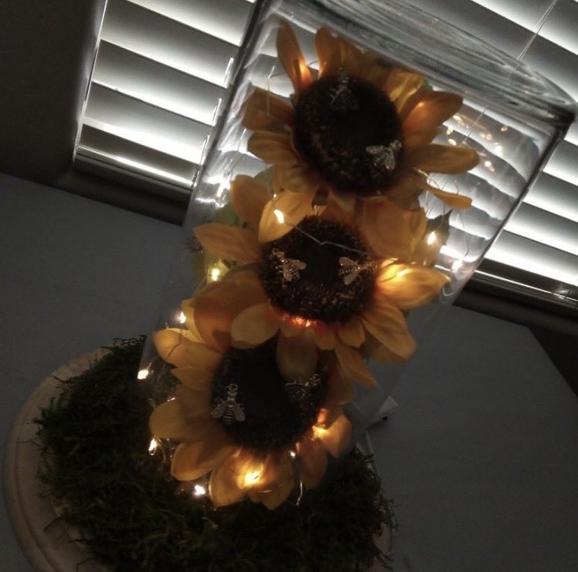 EternalMemoryF1's tweet photo. All of my full sized Eternal Flower pieces I’ve made. All personalized. https://t.co/9sI085UwDI