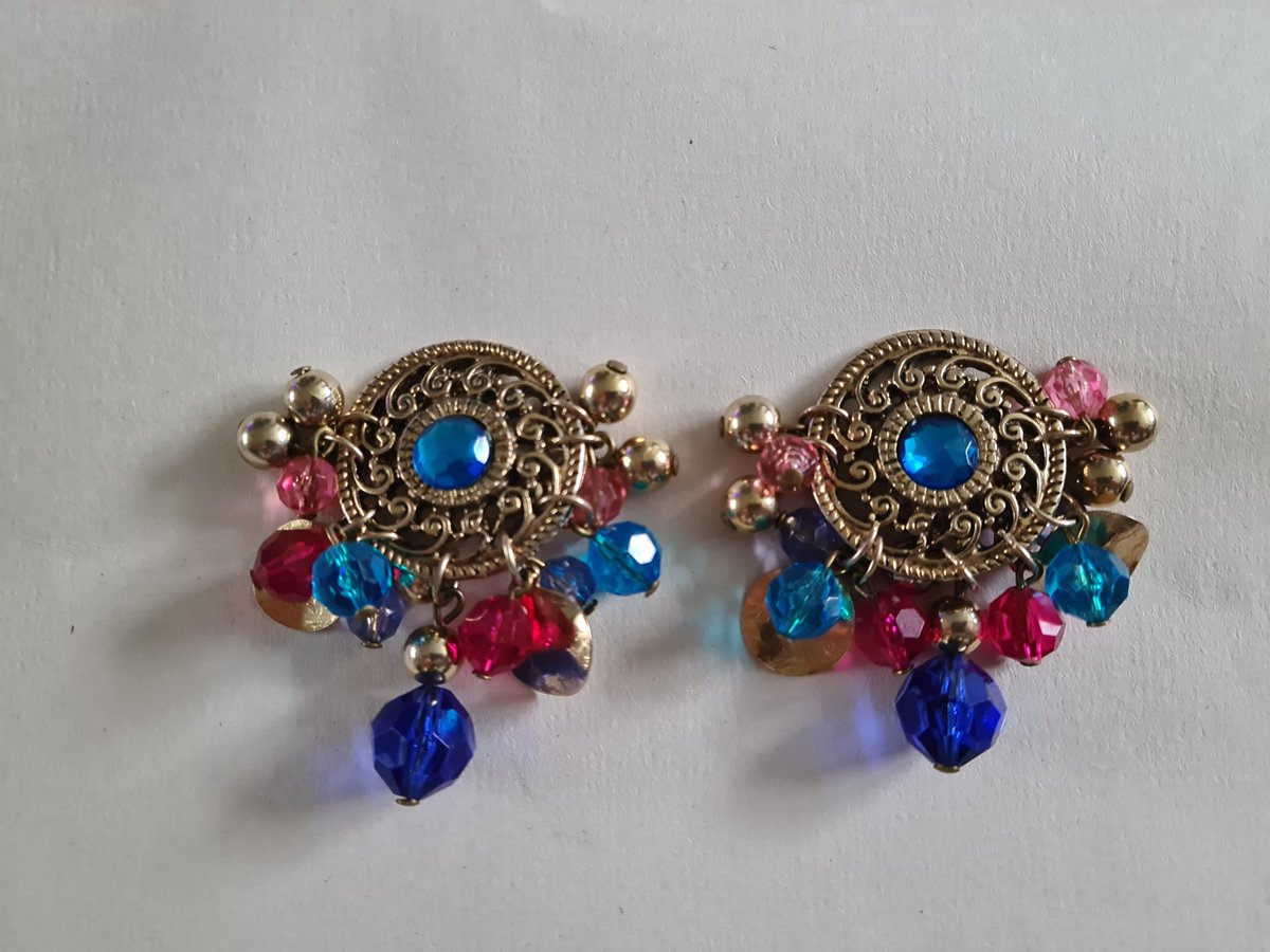 ModernRetros's tweet photo. Who doesn't like a bit of bling in the jewellery? 💎💍💎 #ShopSmall #MHHSBD #EarlyBiz  #jewellery 
https://t.co/qsdjylUxn4 https://t.co/mSoYss0Ghn