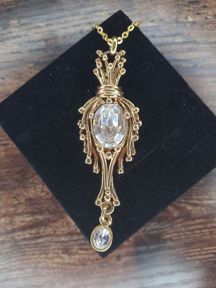 ModernRetros's tweet photo. Who doesn't like a bit of bling in the jewellery? 💎💍💎 #ShopSmall #MHHSBD #EarlyBiz  #jewellery 
https://t.co/qsdjylUxn4 https://t.co/mSoYss0Ghn