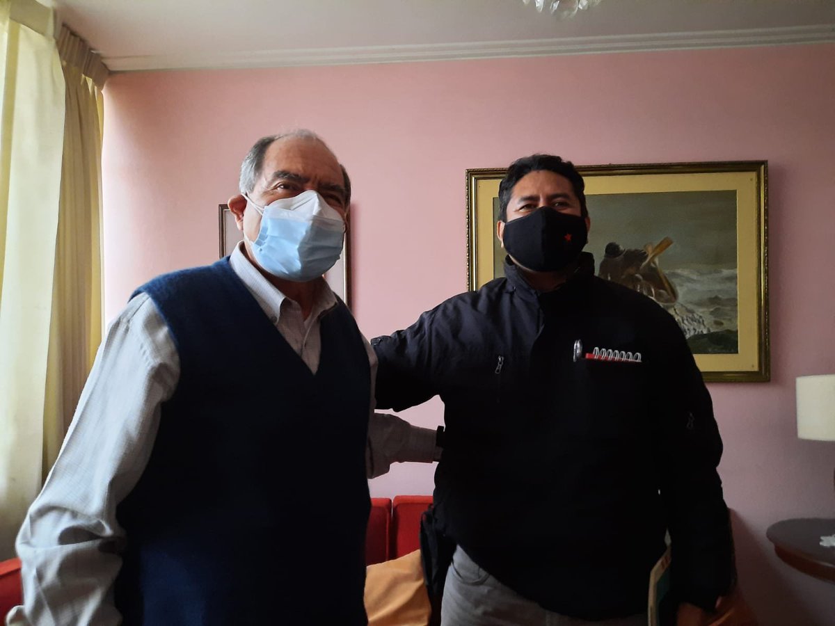 vladimir_cerron's tweet photo. Grata visita al legendario del PAP, #CarlosRocaCáceres, en su domicilio, quien pide la reapertura de la embajada de Corea del Norte y manifiesta su total acuerdo con una nueva Constitución para el país. https://t.co/7bLPC1nXpI