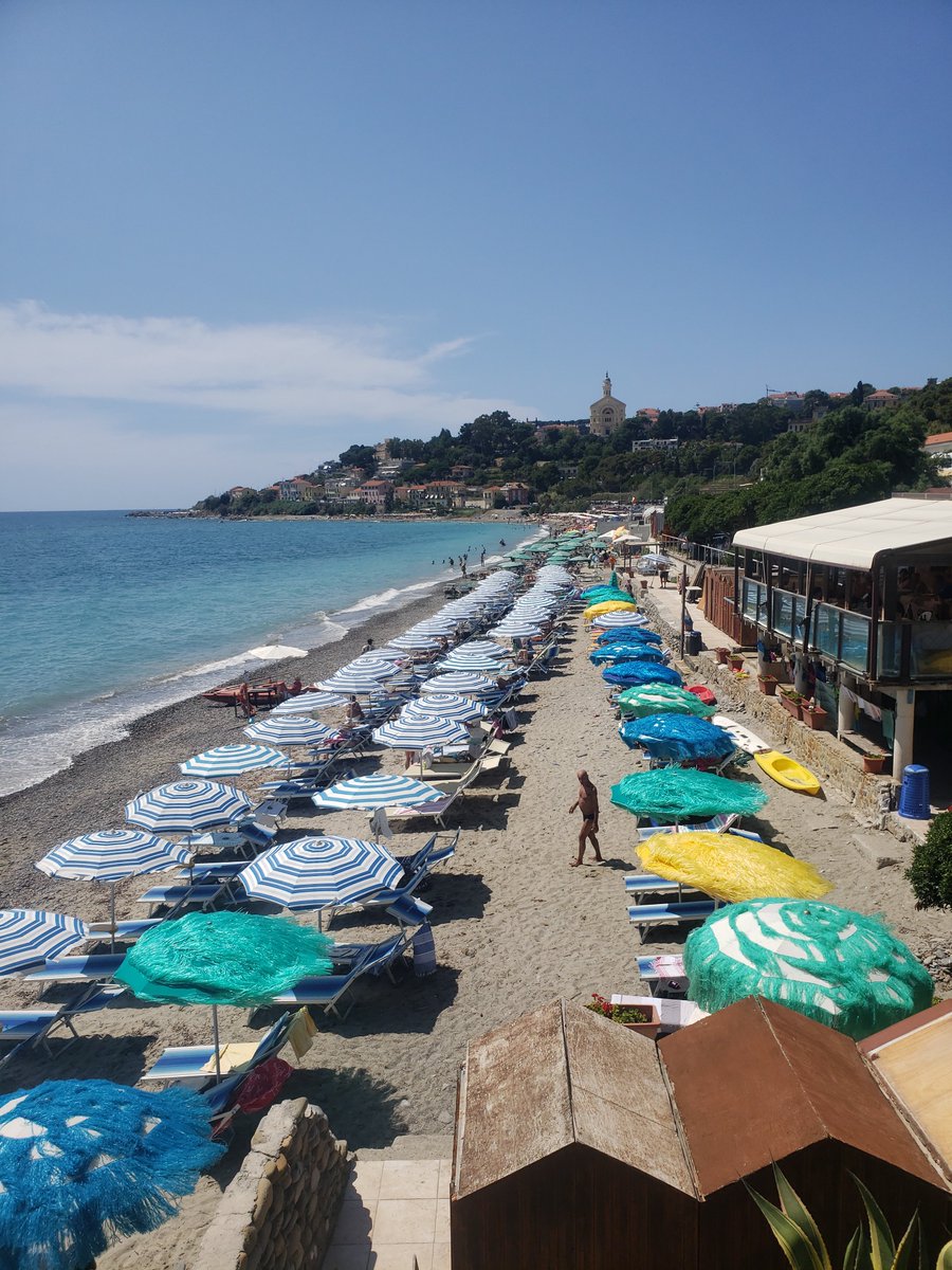 KumaHiguma1's tweet photo. Ligurie, à qq km de la frontière française https://t.co/ctL0ayfbqW