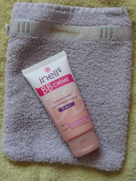 Cosmetexpert's tweet image. Qui aurait envie de mettre quotidiennement sa peau en contact avec de l&apos;#octocrylene et du salicylate d&apos;octyle ? Pourtant @Leclerc en met dans sa BB crème Inell regard-sur-les-cosmetiques.fr/nos-regards/bb…