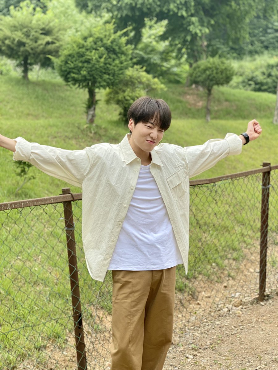 official_yoon_'s tweet photo. 그동안 태선이 많이 사랑해줘서 고맙습니다💙🙏🏻💙🙏🏻 https://t.co/fqGMLqOEDn