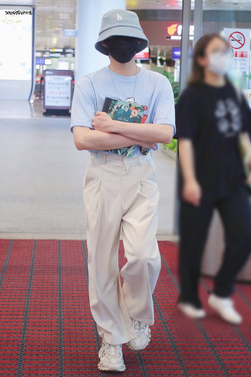 Ai_SeeU's tweet photo. Eyes 404 not found 🤣🤣🤣
#LiuJun #JunLiu #IXFORMLIUJUN https://t.co/DbMepToJGz
