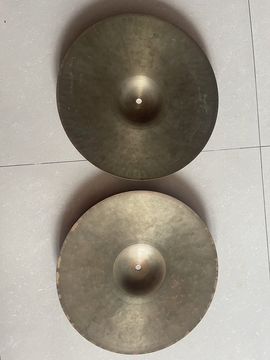 Zildjian K Custom Dark Hihat 13" NO crack, keyhole, dll 
harga: 2jt wa: 082174262424 <a href="/DrumBagus/">@DrumBagus</a>