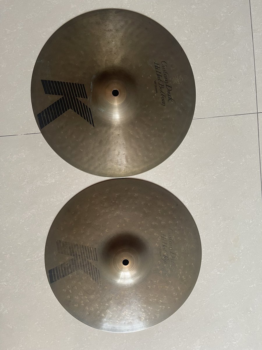 antonius_as's tweet photo. Zildjian K Custom Dark Hihat 13" NO crack, keyhole, dll 
harga: 2jt wa: 082174262424 @DrumBagus https://t.co/1YZHp2qz1Q