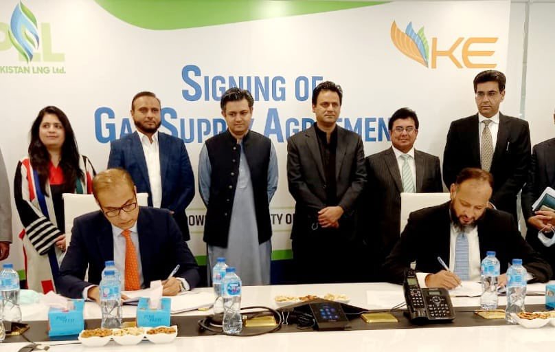 Hammad_Azhar's tweet photo. Pleased to share that the first of its kind GSA between @KElectricPK and @PAK_LNG has been signed. This is for the supply of 150 mmcft LNG to K-Electric. The benefits include enhanced power supply to Karachi. Congratulations to both the entities. https://t.co/j8JPRx0fZd