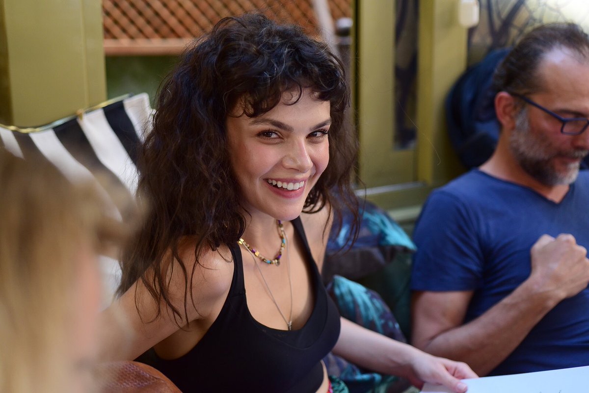 Синем унсал чудо доктор. Возможно нибудь турецкий. Возможно нибудь турецкий. Сериал возможно когда нибудь турция. Кенан акар актер турции.