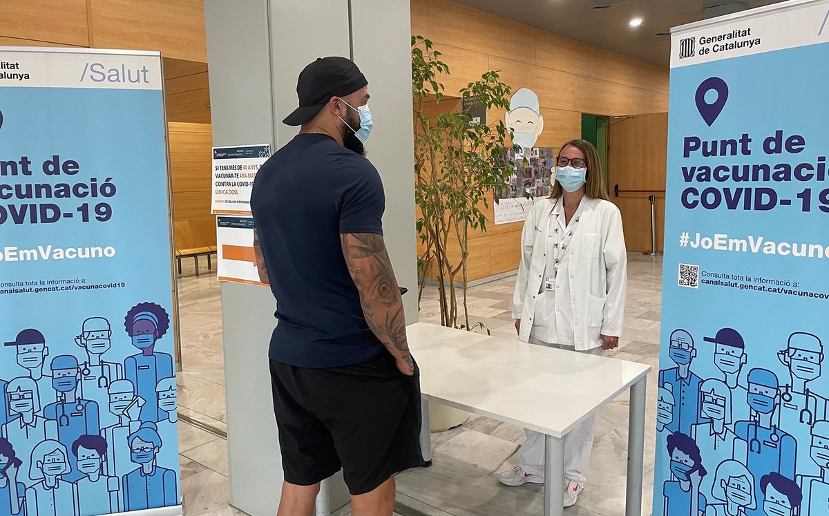 🔊Ja hem començat a vacunar contra la #COVID19 a les persones de més de 40 anys, sense cita prèvia i amb única dosi.

🏥Entrada principal de l'Hospital de #Mataró 

📅Dies 10, 11, 12 i 13 d'agost de 9.00 a 13.00 hores.

Passa i vacuna't! #JoEmVacuno