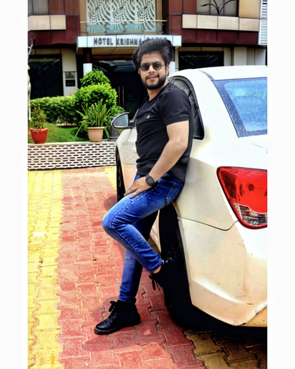 StyliessRvTyagi's tweet photo. #fashionblogger #fashionstyle #fadhioninsta #fashionphotography #fashionmodel @StyliessRvTyagi 
Successful बनाना है तो Alert रहिये दुनिया आपको Smart बना देगी..
#moadling_photoshoot #fashionblogger #instgram #viralpost #trend #trendpost 🔥. 🔥 https://t.co/gIxciI3QrK