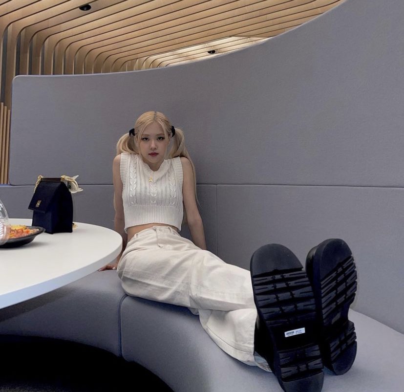 ROSÉ (@roseylook) on Twitter photo 