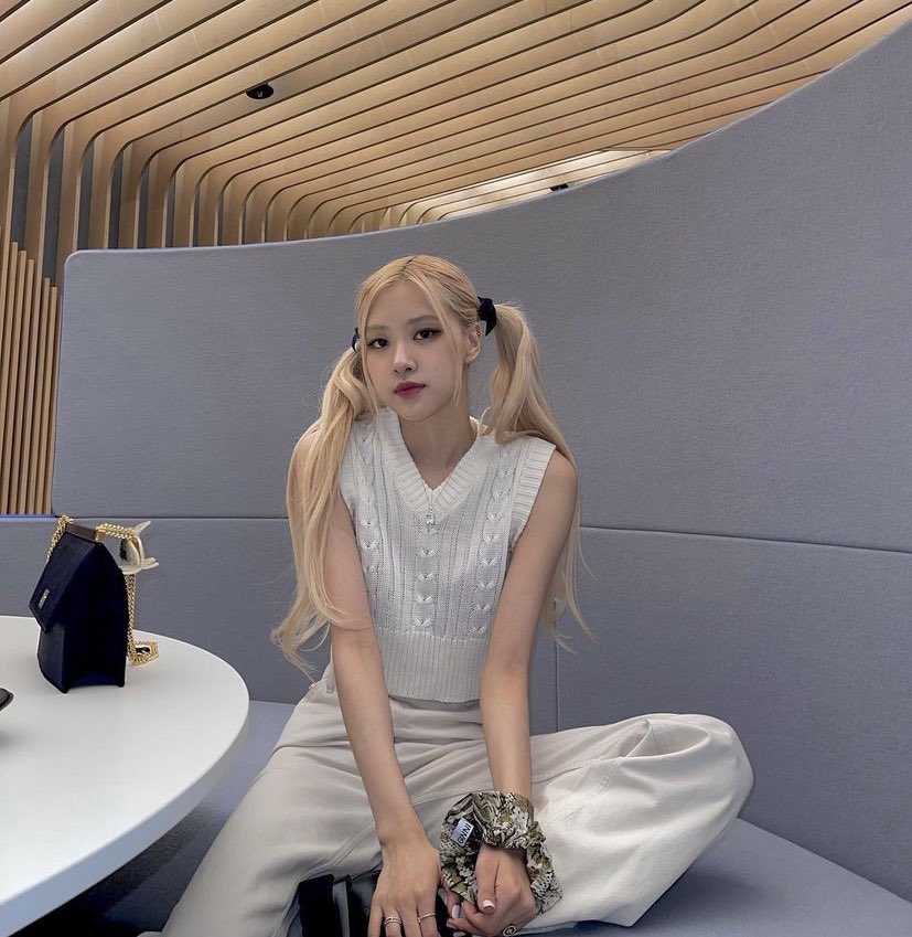 ROSÉ tweet media