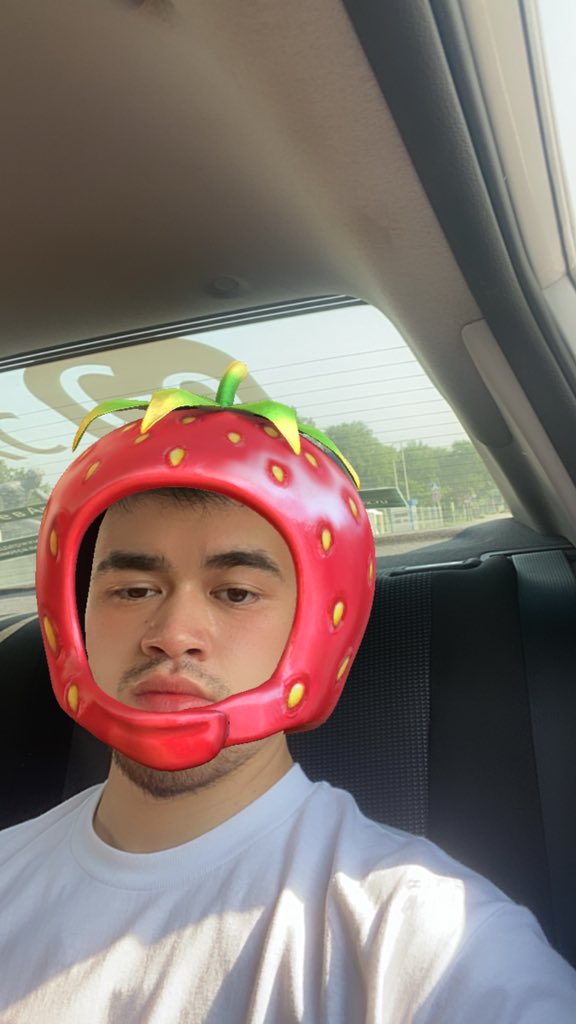 krzzletw's tweet photo. safety first https://t.co/7gvOScMJjf