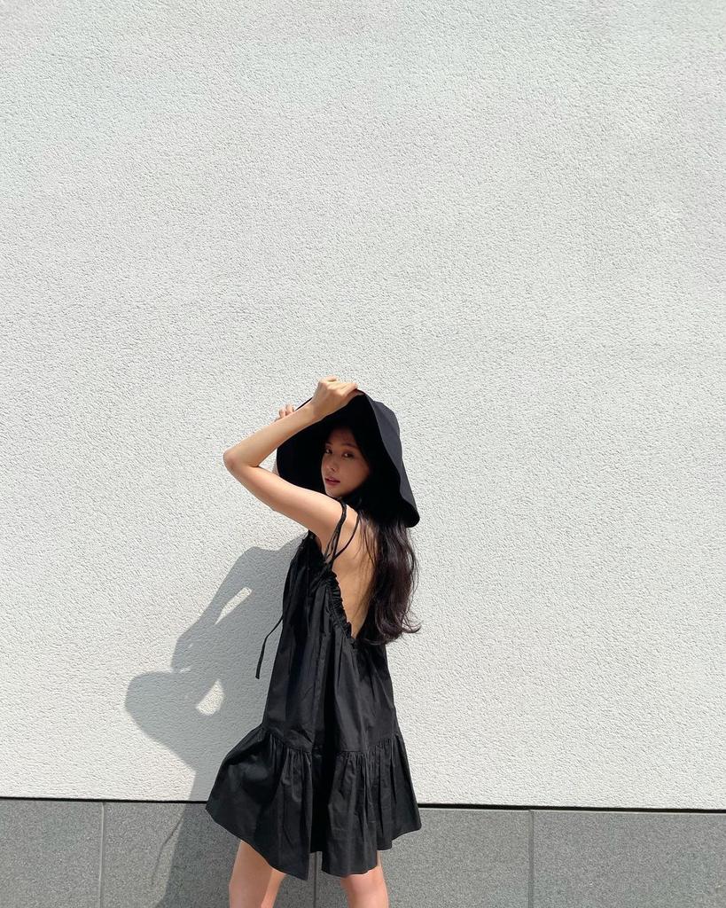 claireeeuna's tweet photo. Our Beloved Fairy 😇

[Naeun Instagram Updated 📸]
https://t.co/Vk2xF5mui8

#NAEUN #Apink #fashion https://t.co/I90QxDmAb1