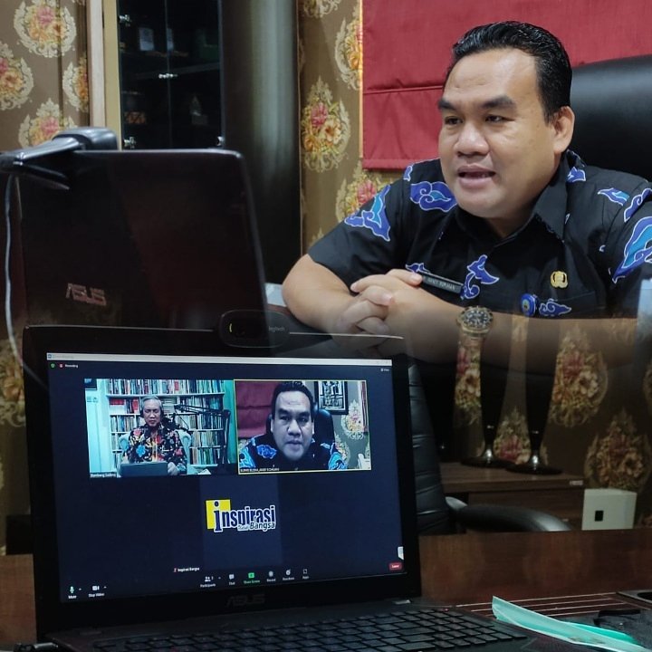 AriefRohman_838's tweet photo. Zoom Meeting "INSPIRASI BANGSA" bersama senior kami, Bpk Bambang Sadono @Bambang_Sadono putra asli Blora. Menyampaikan beberapa harapan pembangunan Jateng di Kabupaten Blora menjelang Hari Jadi ke 71 Provinsi Jawa Tengah.

#AriefRohman #MasArief #Blora #SesarenganmBangunBLora https://t.co/PhVDhtYuN9