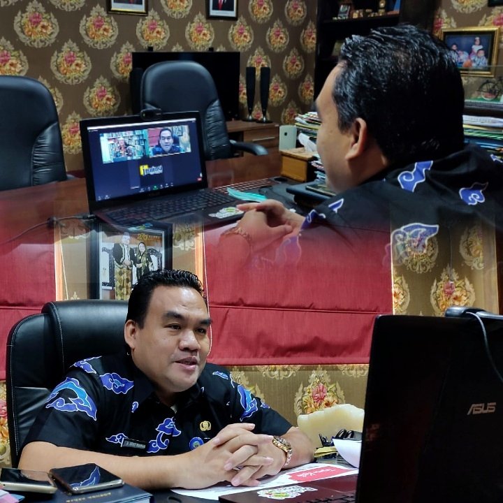 AriefRohman_838's tweet photo. Zoom Meeting "INSPIRASI BANGSA" bersama senior kami, Bpk Bambang Sadono @Bambang_Sadono putra asli Blora. Menyampaikan beberapa harapan pembangunan Jateng di Kabupaten Blora menjelang Hari Jadi ke 71 Provinsi Jawa Tengah.

#AriefRohman #MasArief #Blora #SesarenganmBangunBLora https://t.co/PhVDhtYuN9