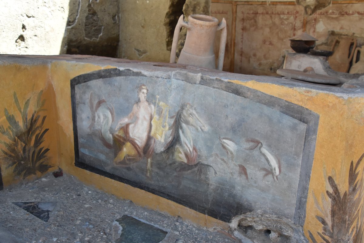 pompeii_sites tweet picture