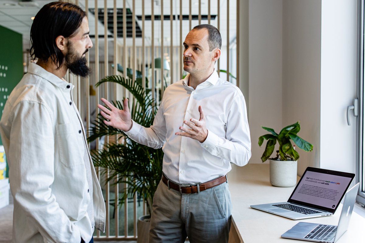 Goed nieuws! Deze week kondig ik een (grote) professionele mijlpaal aan. En dat doe ik niet alleen, maar samen met <a href="/scarlenn/">lenny benaïcha</a>!
#entrepreneurship 📸© @Nisran_A