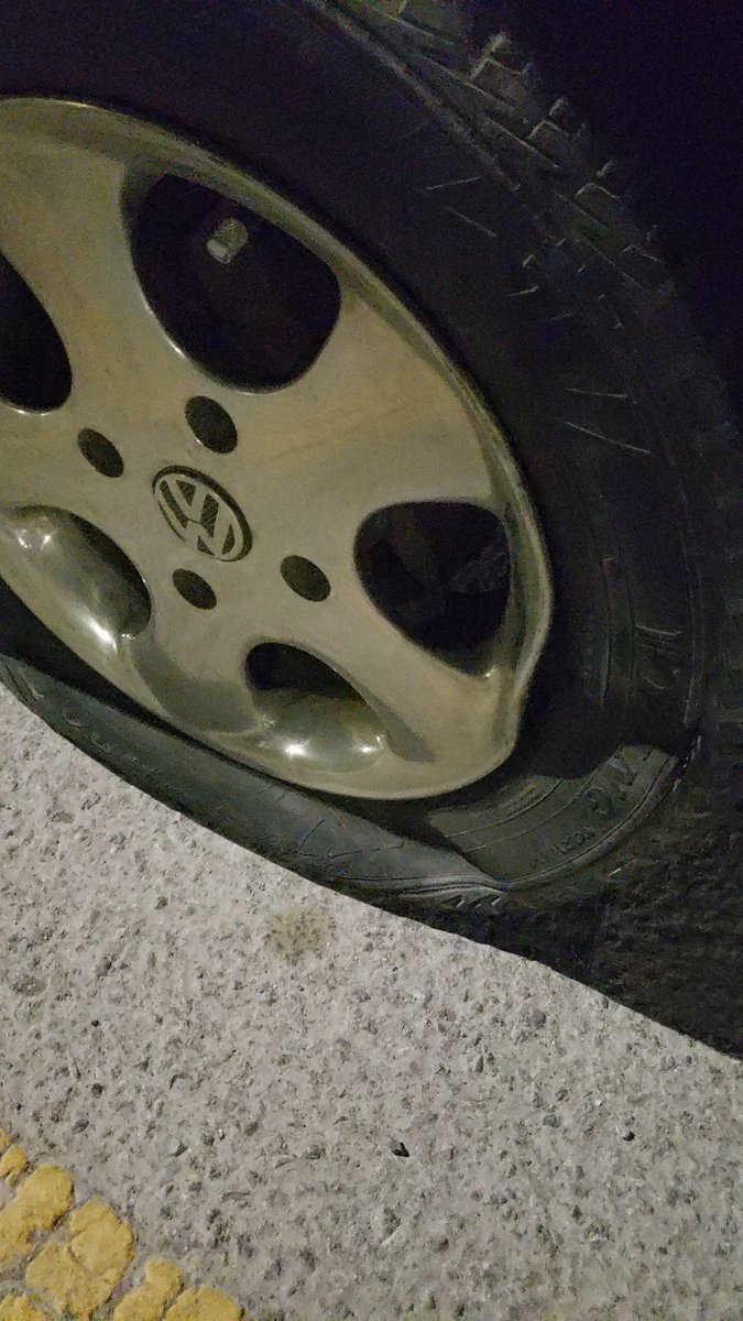 Rambiux's tweet photo. Que onda con baches en la tarde una alcantarilla destapada y ahorita otra, quien paga los daños @SaltilloGob  @nSaltillo https://t.co/NxqmLBf8rH