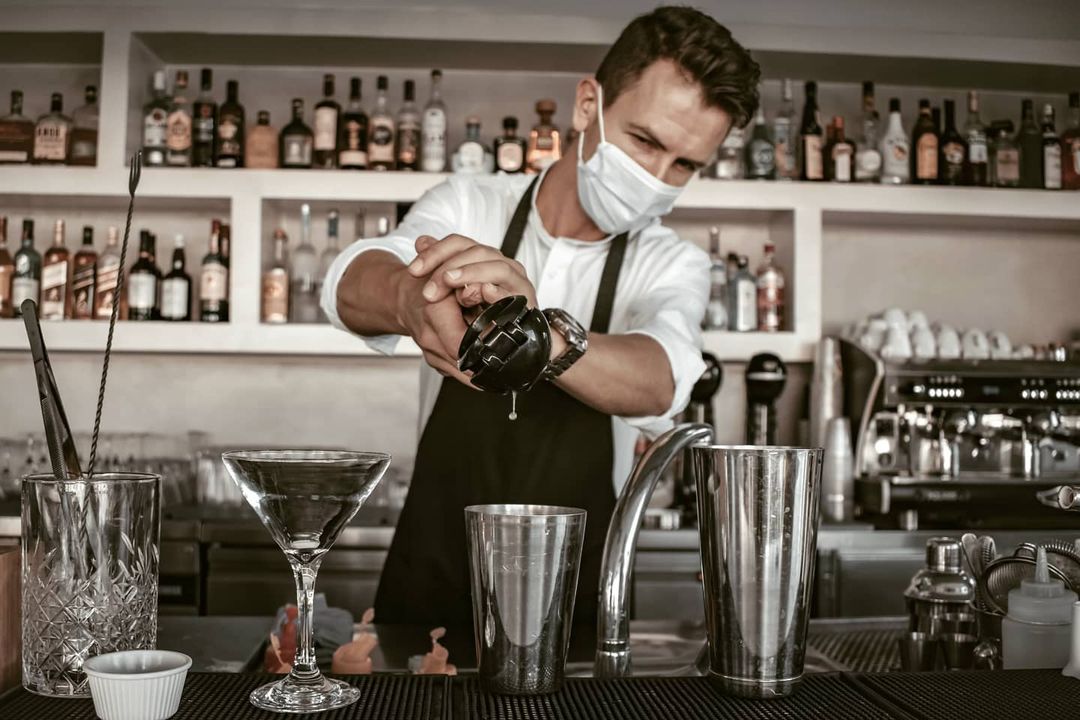 ElGreco_Resort's tweet photo. Whether you're looking for the perfect iced tea, a kicked-up lemonade, or a fabulous tropical cocktail, a sip or two from our collection of summer drinks will help cool you off when the weather gets hot
#aiolosbar #photooftheday  
@ElGreco_Resort #santorini
📷 from @___.julie.___ https://t.co/LHqqZkLnMa