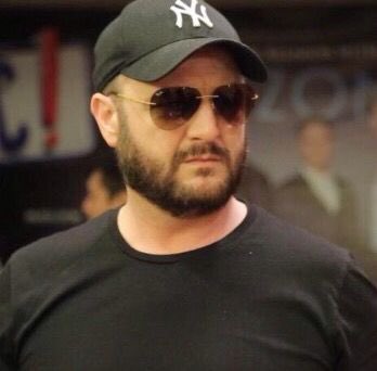 simplymikeygra1's tweet photo. Let’s follow in @MRMIKEYGRAHAM’s footsteps today! Shades on 😎 baseball cap 🧢 on! Let’s enjoy the sunshine whilst it’s making an appearance! (Source- My Eternal LoveXx Pinterest) #SimplyMikeyGraham #MikeyGraham #Boyzone #AlwaysLookingGood #WeLoveYouMikey https://t.co/kuZL7TVWJ9