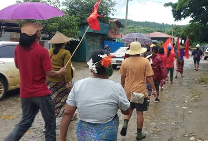 maymelin10's tweet photo. Locals from LoneKhin village marched through the streets of Hpa-Kant to protest the military dictatorship. LEGALIZATION OF NUG #Aug10Coup  #WhatsHappeningInMyanmar https://t.co/Hxuzxl7QRe