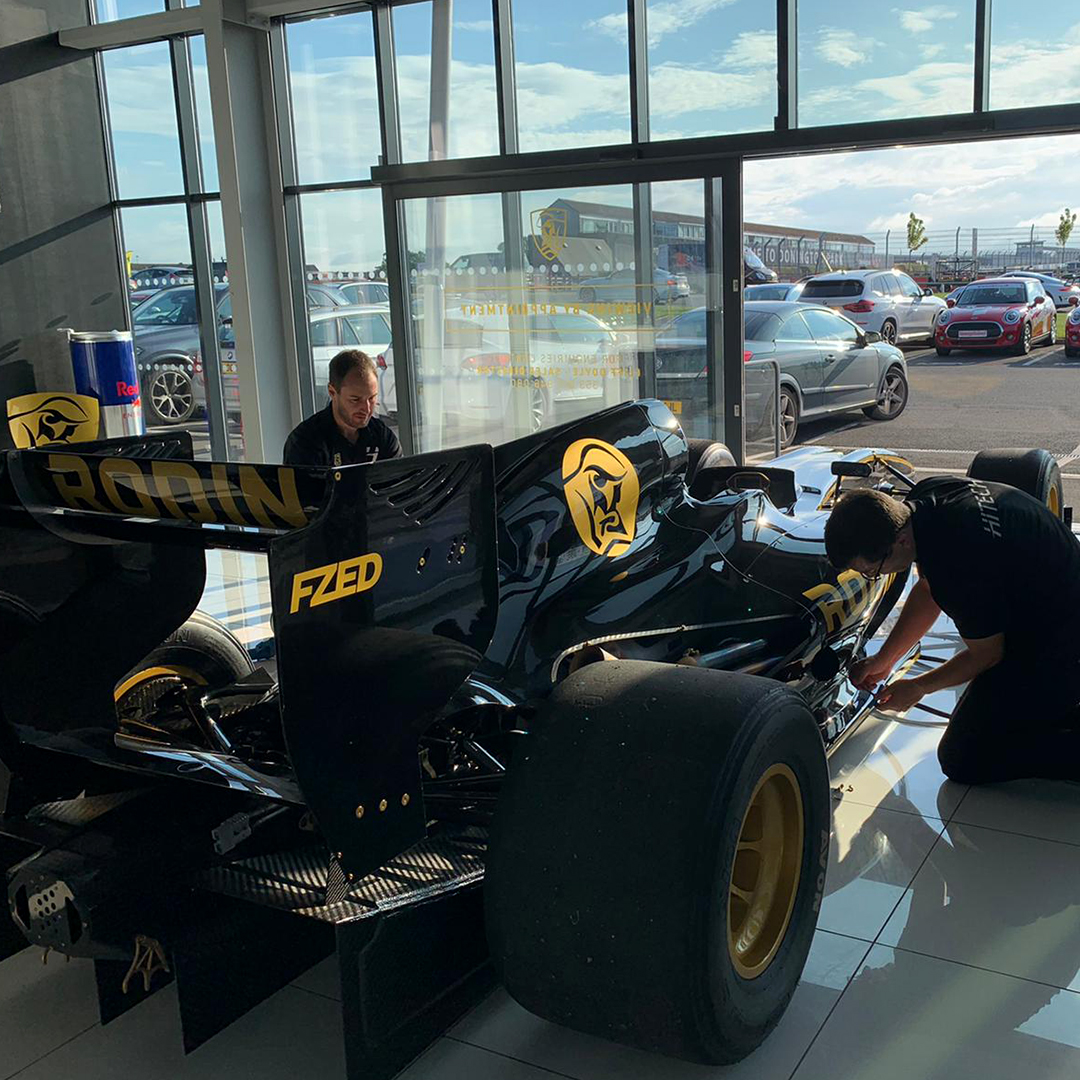 RodinCars's tweet image. 30 minutes until track time! Some last minute prep on the #rodinfzed thanks to our support partners @HitechGP - before @LiamLawson30 takes it out on the @DoningtonParkUK circuit for the @aSUPERCARDRIVER #michelinsecretmeet. 

Watch the event live here: youtu.be/uiw9AF5dASk