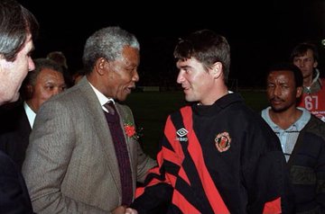 Morning everyone..

When legends meet.. Happy birthday Roy Keane     