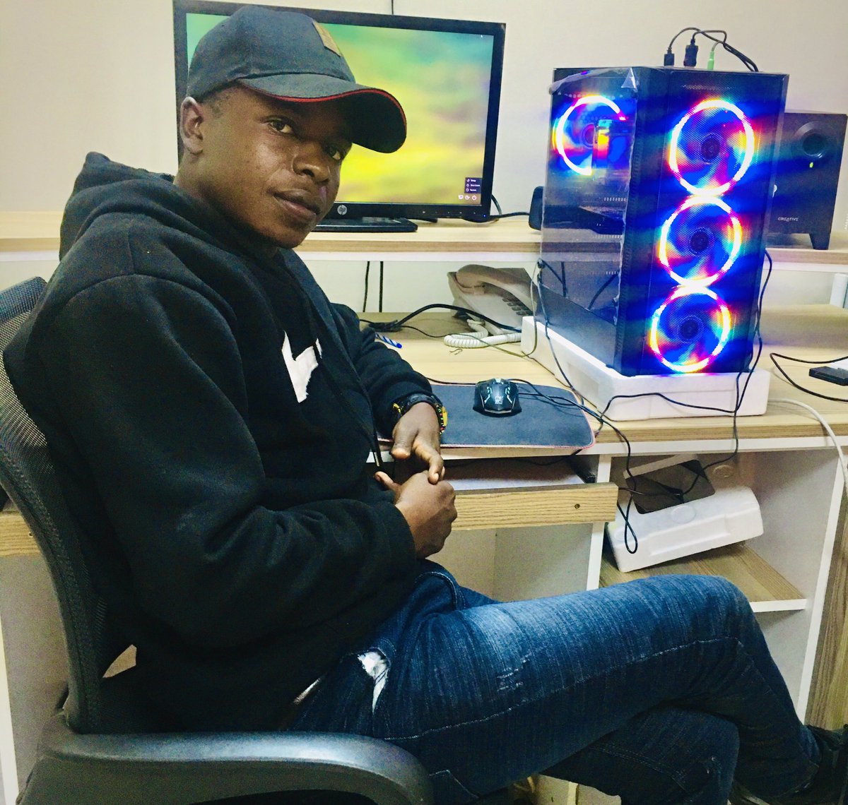 koffiboypro's tweet photo. Editing room with big engine. Tokoss. https://t.co/4ajeQR70Ak
