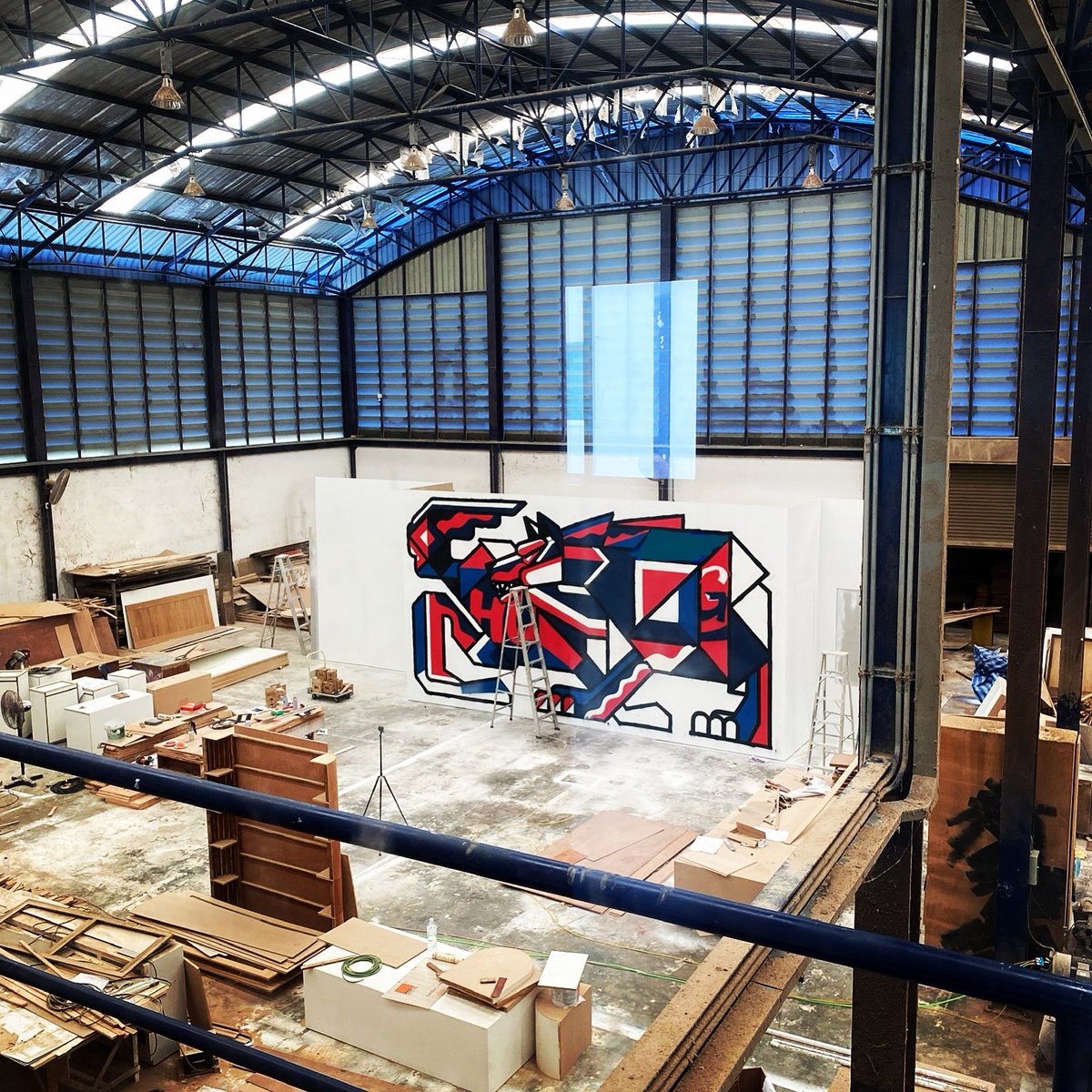 Rukkit's tweet photo. New project wall painting 🐺 #rukkit https://t.co/bHrrhyTMPZ