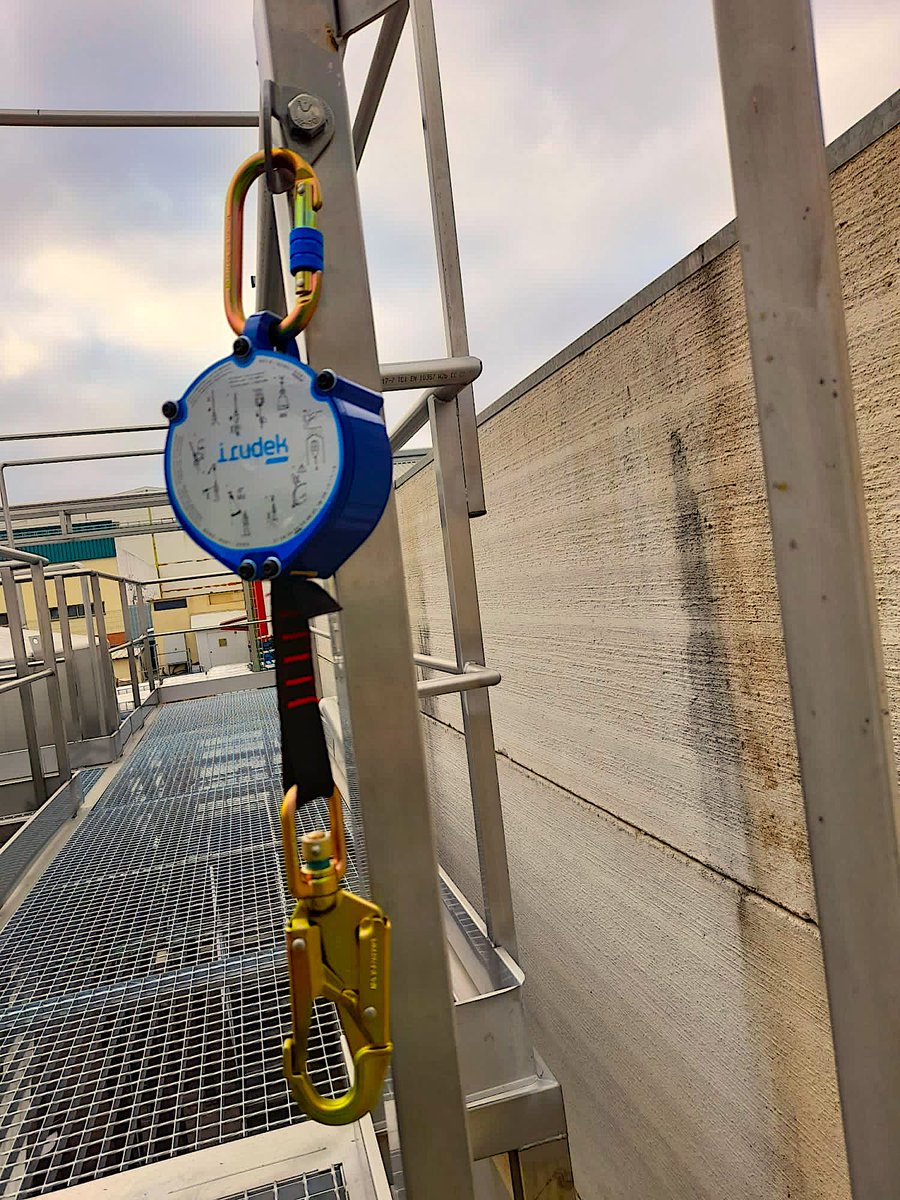 adl_seguridad's tweet photo. #MartesTecnicos
¿ ES OBLIGATORIO EL ABSORBEDOR DE ENERGIA EN RETRACTILES?
Sabéis que uno de los elementos anticaídas que más os recomendamos pero ¿llevan absorbedores? ¿Cuál es el elemento que lo............
#PRL #AbsorbedorDeEnergia #Retractil #Anticaidas
https://t.co/rWbxsZIL9A https://t.co/e7tF4ovzV0