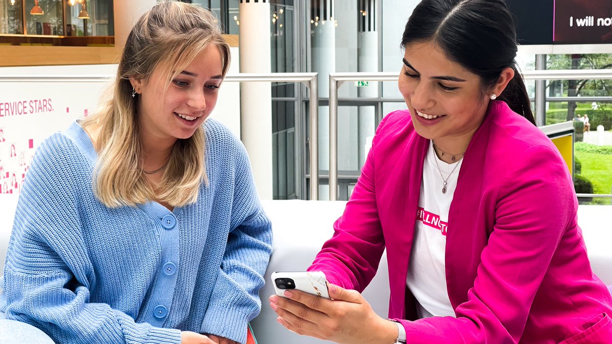 TelekomKarriere's tweet photo. Du möchtest #Uni und #Arbeiten kombinieren? Gestalte mit uns die #digitale #Zukunft &amp; sichere dir jetzt Deinen IT-Studienplatz für 2022! Starte mit einem vollen Gehalt und beste Karriereaussichten bei der #Telekom. Jetzt bewerben: https://t.co/2GE9WFEIQ7 https://t.co/zbEKjHS4z7