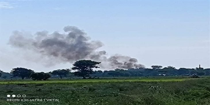Military Terrorist troops RAIDED #Myintant village,#Depayin Tsp on the morning of Aug 10, opened Gunfires &amp; Burned down many houses.

-At least three villagers were also handcuffed &amp; ABDUCTED.
-Almost 10 villages from Depayin Tsp have been currently due to terrorists.

#Aug10Coup
