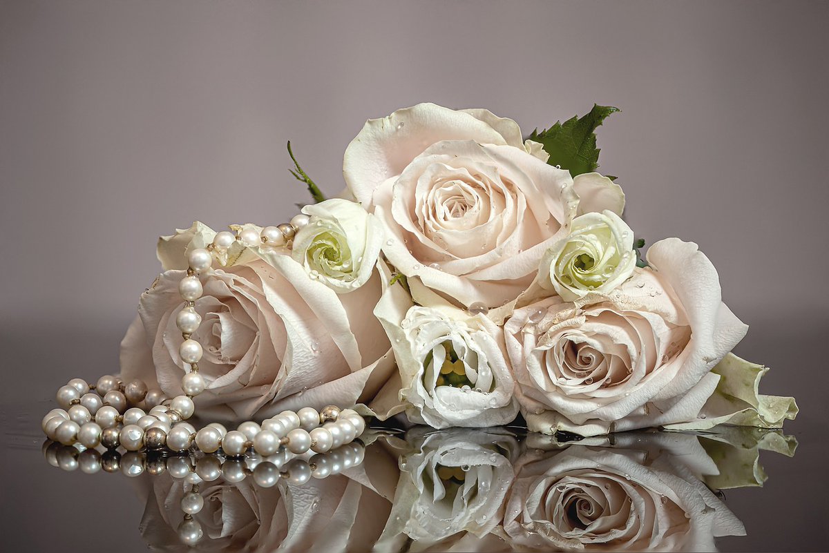 roses, lisianthus, pearl necklace