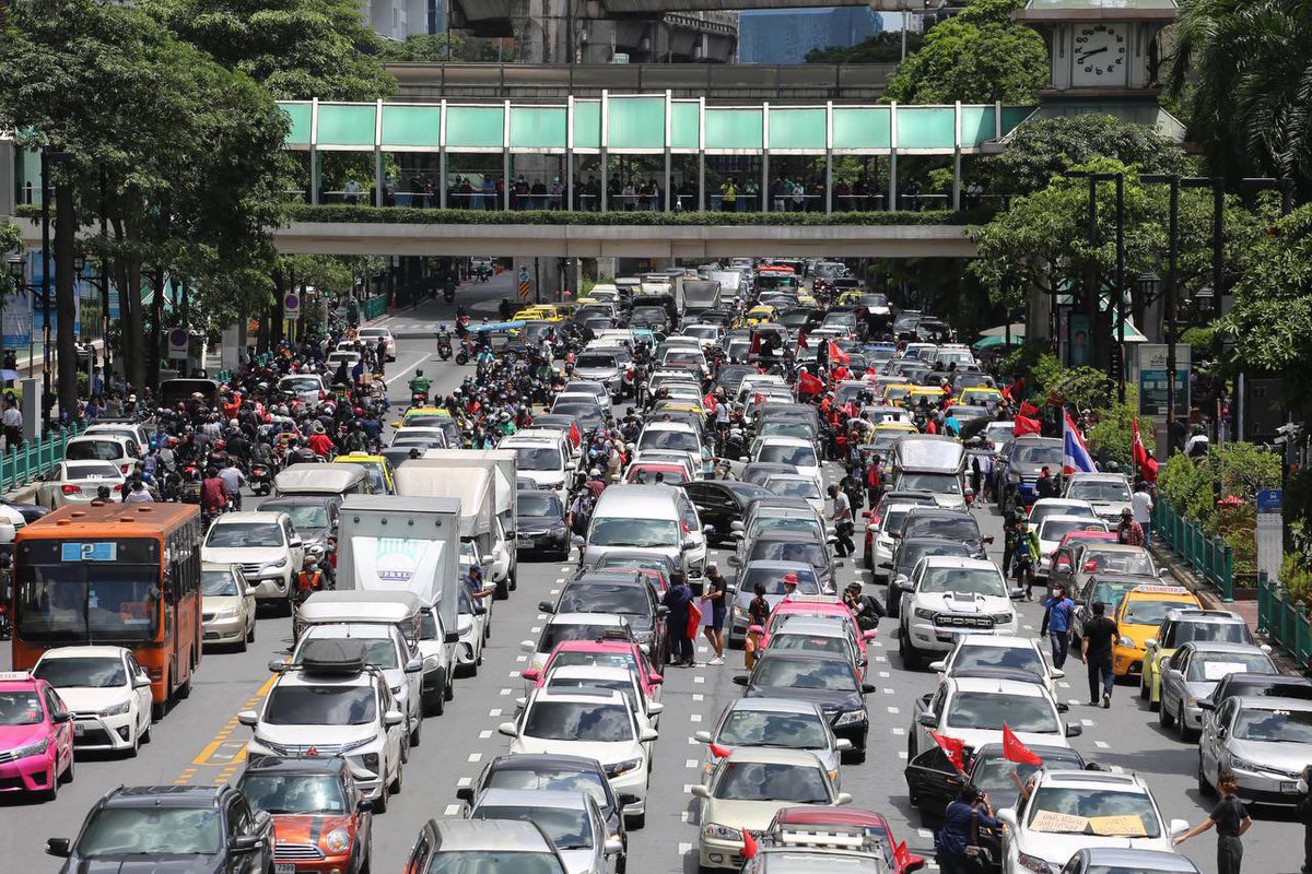 iLawFX's tweet image. ประมวลภาพ #ม็อบ10สิงหา 

📸 Thikamporn Tamtiang &amp;amp; Zee Faozee