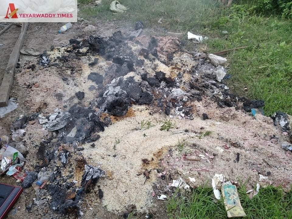 Military Terrorists troops stormed the house of CDM police in #Htigyaing Township,Sagaing Region on July 19 and DESTROYED &amp; Burned down the properties such as door,TV, rations, food, rice, etc. in the house since they couldn't find the police.

#Aug10Coup
#WhatsHappeningInMyanmar