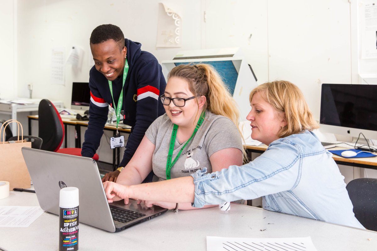 REISchoolofArt's tweet photo. Getting #ALevel or #BTECLevel3 Results today? We offer exciting and creative #University Level courses! Study close to home on a course timetabled to suit other commitments 📝 It's not too late to apply so visit https://t.co/EGLLvbEfys now 🌐 #ResultsDay https://t.co/GED8Mp4m64