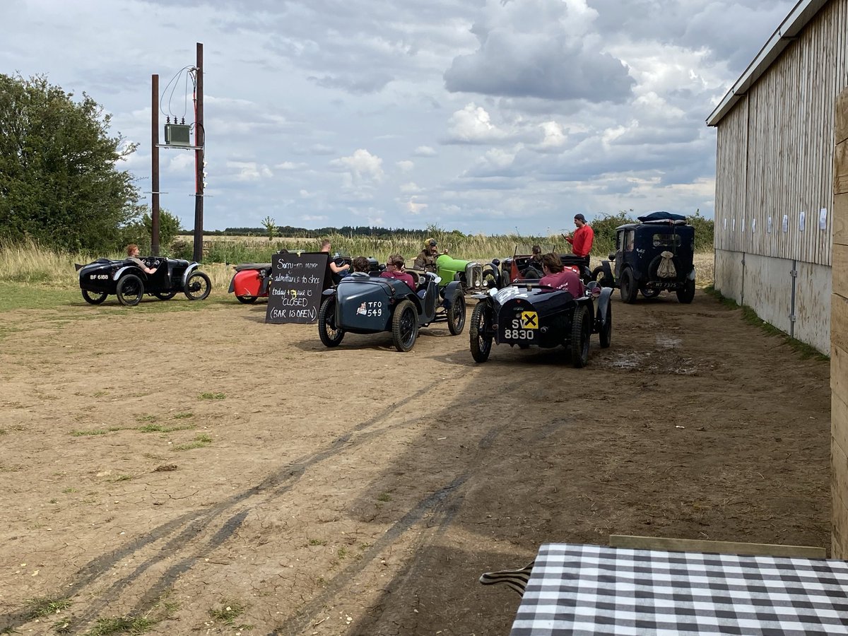 julieg156's tweet photo. @JeremyClarkson popped to Diddly Squat yesterday for some cow juice as we were in the area (from Yorkshire) but the machine wasn’t working. But all wasn’t bad, got to see these beauties arrive 😊 https://t.co/xApwDm8uYB