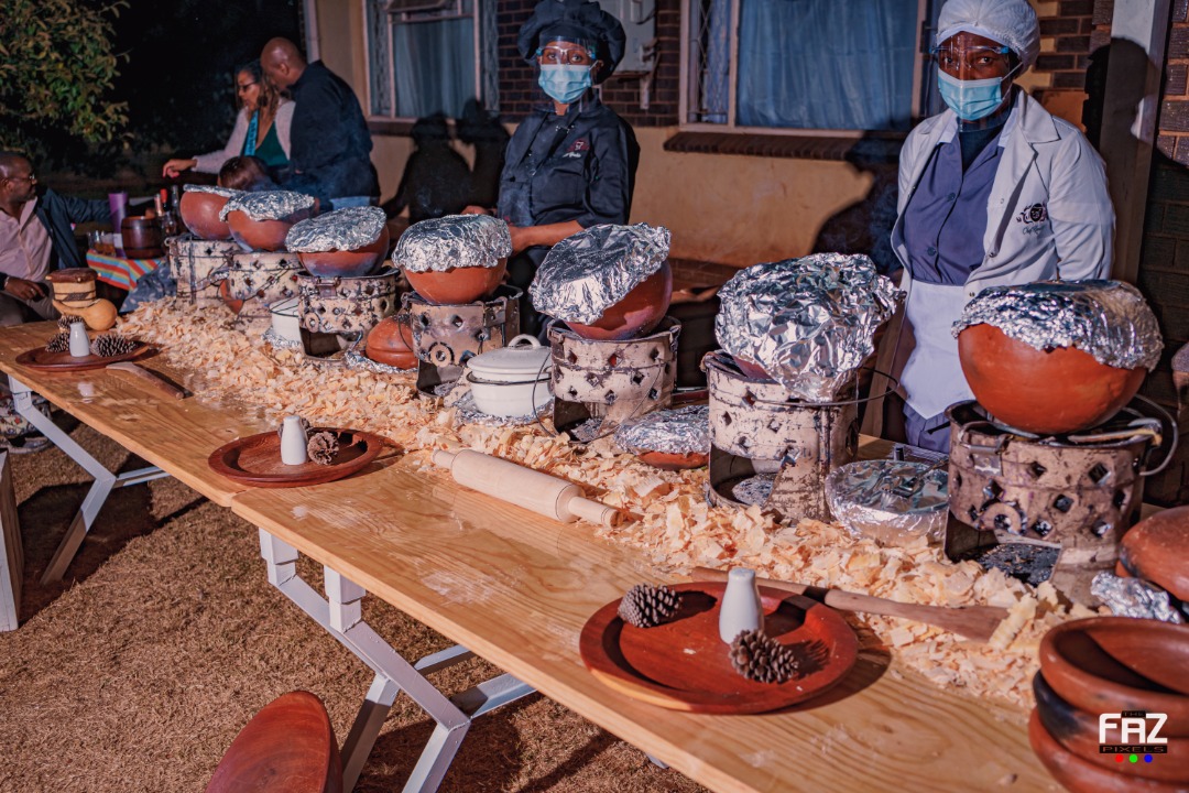 ChefRumbie's tweet photo. Authentic traditional π€π€π€
#traditional #chefslife #chef #recipedeveloper #mealplanner #footography #picoftheday #souschef #scoffersgobag #scoffbag #togoordersavailable #foodymoody #privatchef #madeinzimbabwe #scoffmaster #chefrumbie https://t.co/c5G9mguNMn