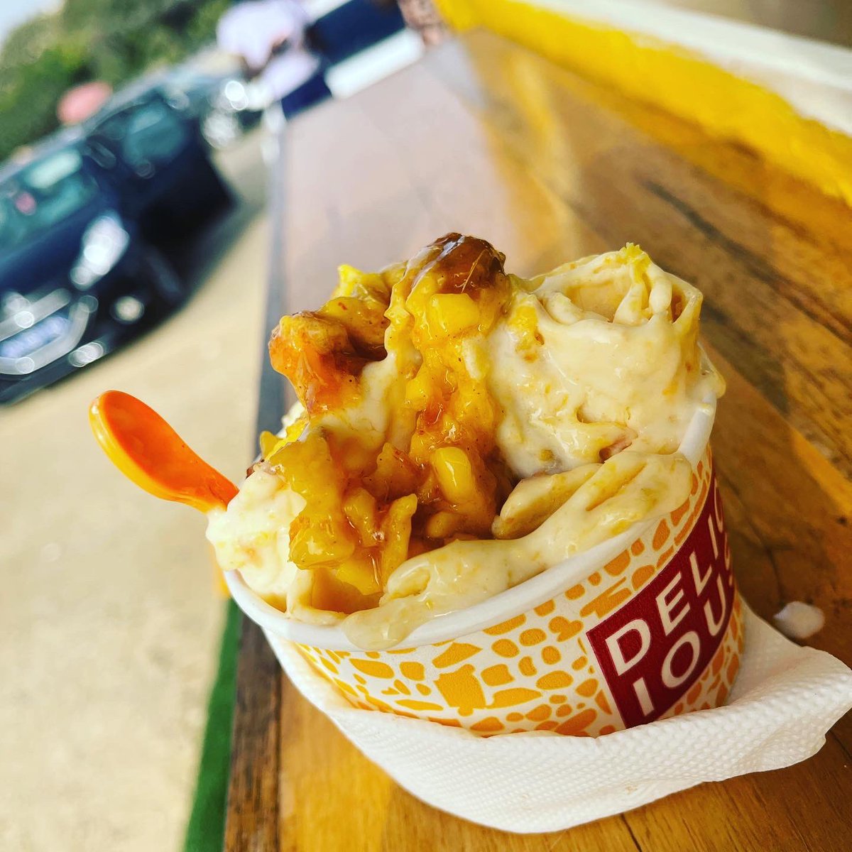DkrMelt's tweet photo. Dècouvrez le roll de la semaine: Mango Tango un mélange extraordinaire entre le madd et les mangues épicées 😋😋 

Venez vous régalez tous les jours avec nous de 16h à minuit vous ne le regretterez pas. #iceroll #Meltdkr #dakar #mango #madd https://t.co/0xr0astCF7