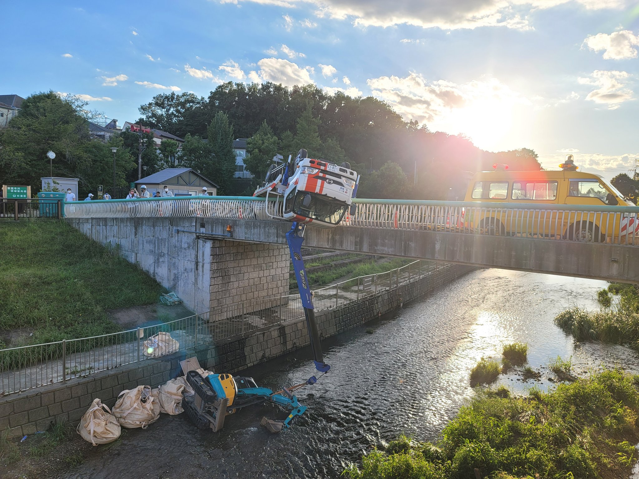 なべ 公式 普段ウォーキングしている善福寺川沿い 橋の上で どう見ても事故やろ 善福寺川 武蔵野橋 T Co Qykshcvzxl Twitter