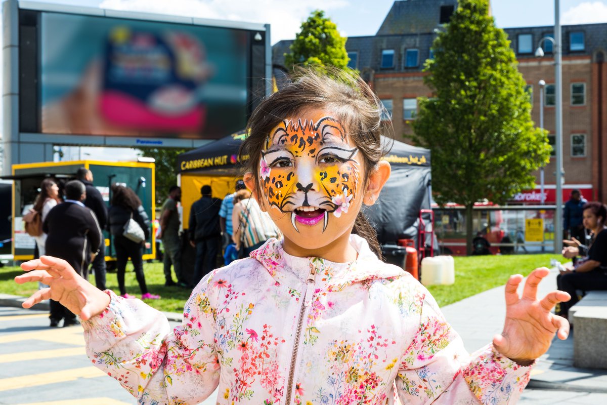 Don’t miss out! This week at Holiday Fun Friday, join us for: 
 
⚽️Sports  
🕺Dance performances  
🐻Craft workshops  
🔍Scavenger quiz  
🖌️Sand art  

See you at General Gordon Square 👋 

All the details are here: royalgreenwich.gov.uk/holidayfunfrid…