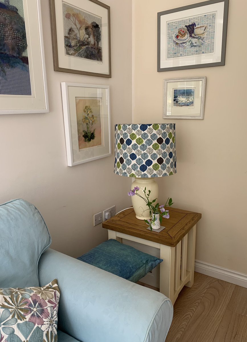 art_in_textiles's tweet photo. A little corner of #Summer in my #livingroom. The last of the #sweetpeas. #holdingontosummer #interiordesign #mixingpatterns https://t.co/o58SPXm2lz