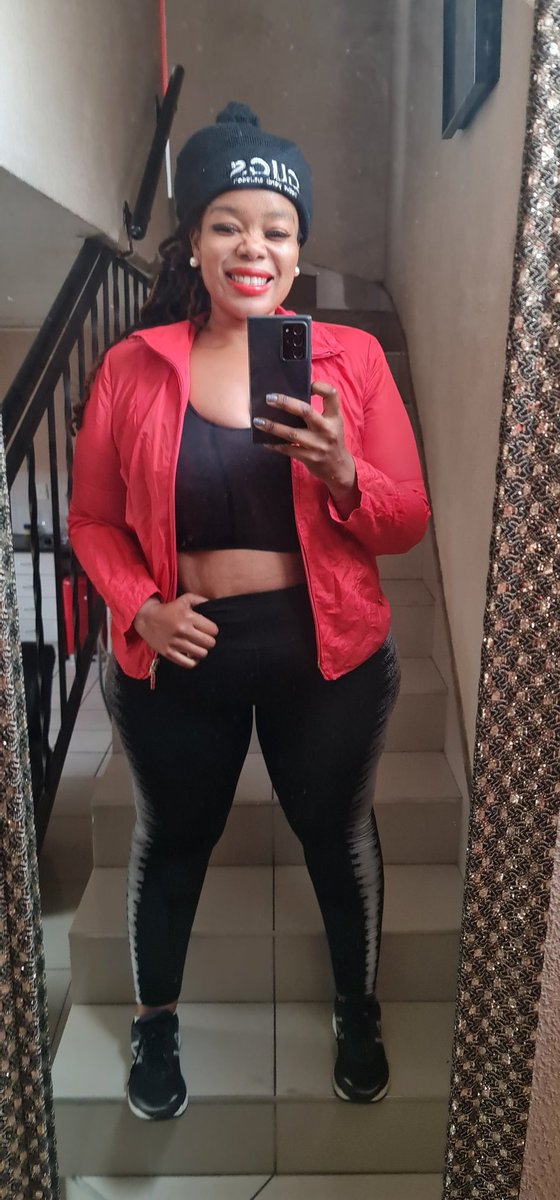 Mihlali_Gqada's tweet photo. 11 000 ELEVEN THOUSAND Skips, in a day. I beat my own record of 10 000. A VERY happy #ASlowChubbyRunner #MorningGlory #FetchYourBody2021 #RunningWithTumiSole #MyFitnessRegime #BestPartOfMyDay #ProudOfME #WellDoneMaRadebeOmhle 👏🏿👏🏿👏🏿 https://t.co/Yd1bRISseW