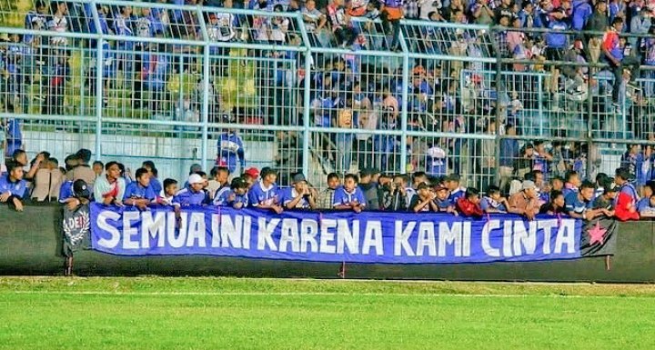 Tetap patuhi aturan demi kebaikan bersama, tapi jangan sampai meninggalkan sakralnya malam 11 Agustus nawak. Ada banyak harapan dan jalan menuju kejayaan. Panjatkan doa terbaik untuk kebanggan kita semua, rayakan!
SALAM SATU JIWA
#AREMA