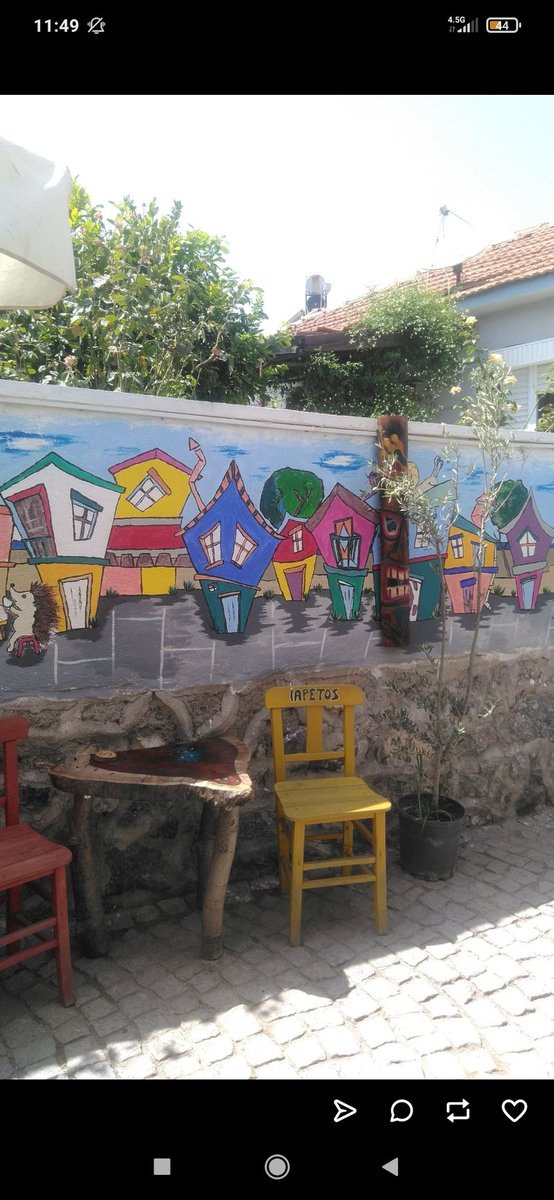 “Kitapçıların ve çiçekçilerin bazı özellikleri olmalıdır Olric. Gelişigüzel insanlar bu mesleklerin içine girmemeli. Kitaplar ve çiçekler özel itina isteyen varlıklardır.